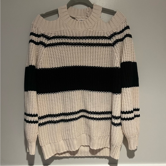 Main Strip Cold Shoulder Oversized Knit Sweater Women’s Size Medium Tunic - Picture 3 of 7